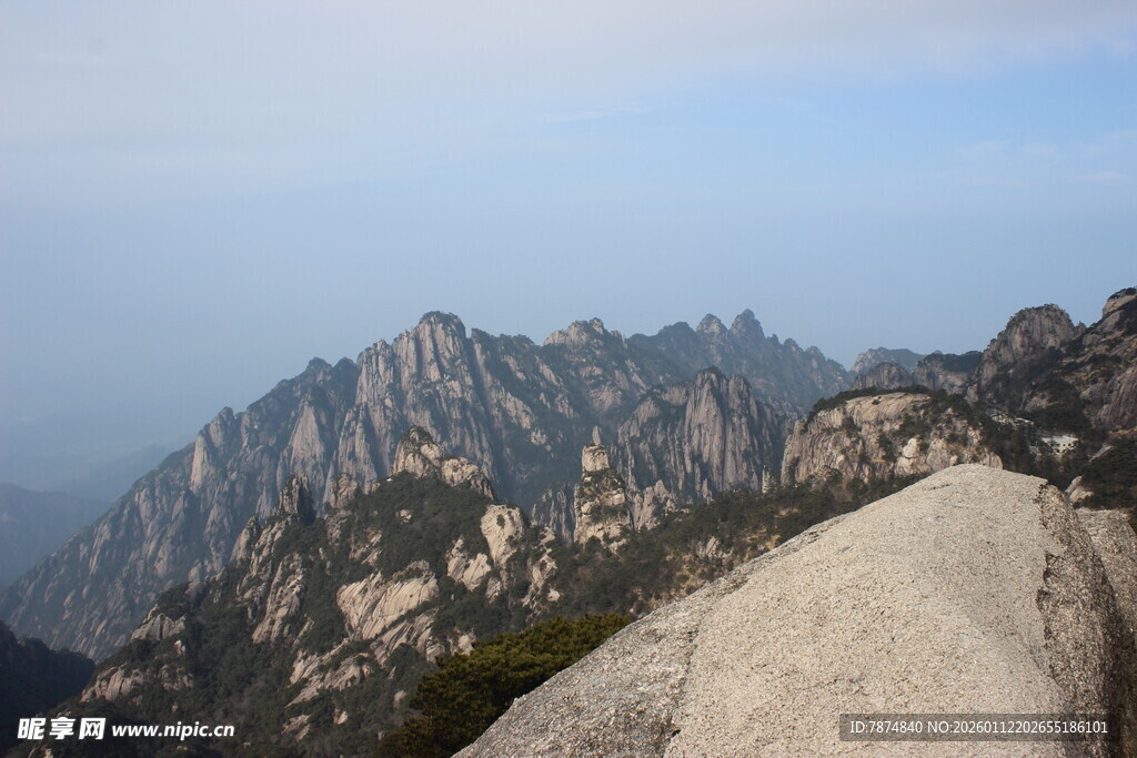 巍峨黄山奇峰景观
