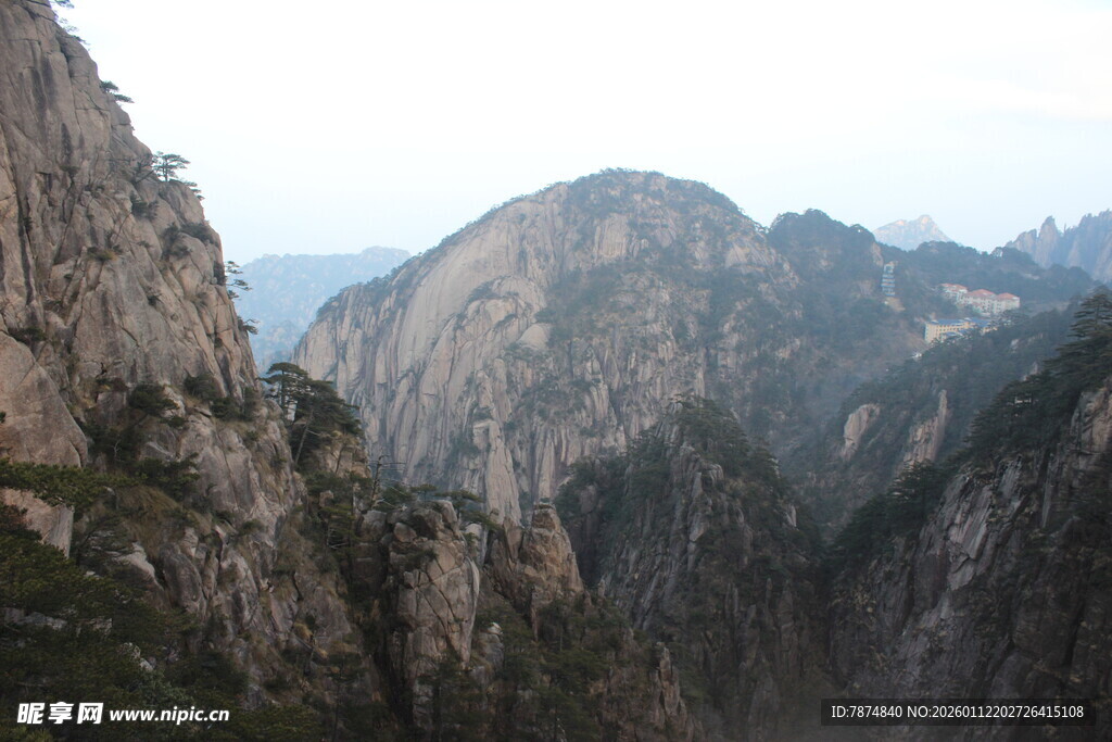 壮丽巍峨的险峻山峰