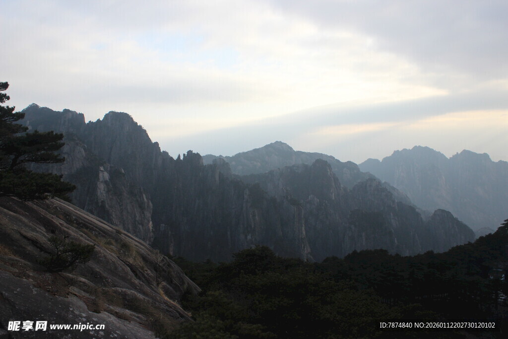 壮丽黄山山峦景观
