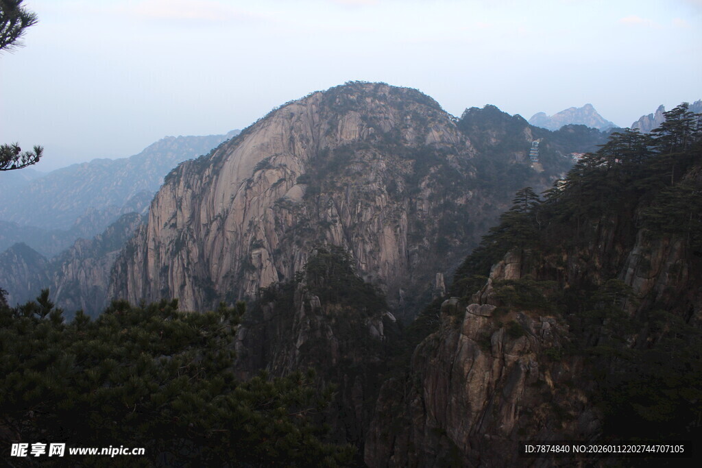 巍峨黄山奇峰景色