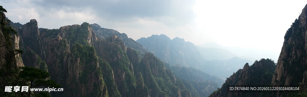 壮丽山景 云雾缭绕间