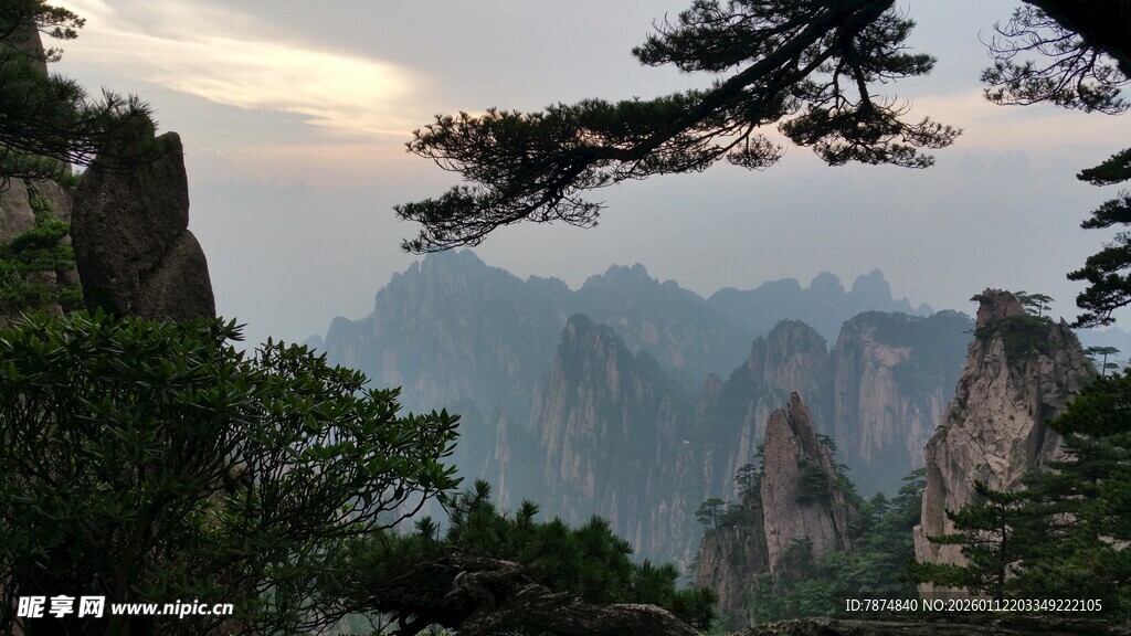 壮美黄山奇峰云雾景观