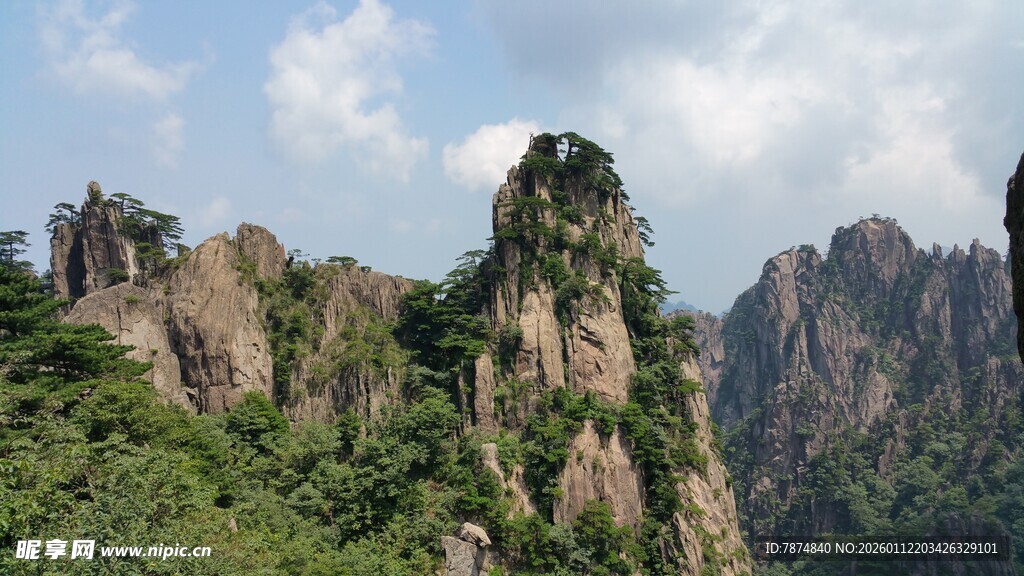 壮丽奇峻的山峰景观
