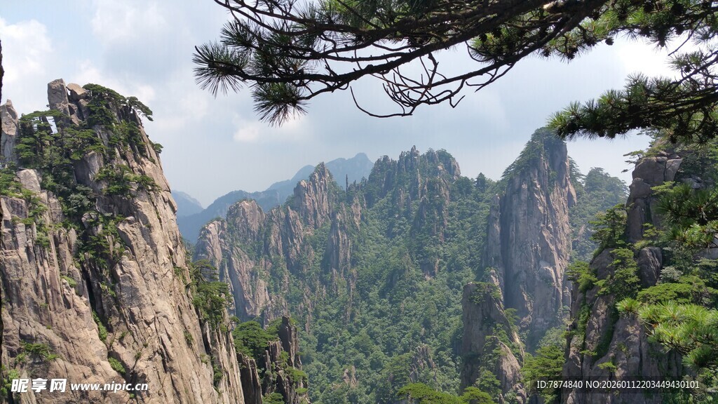 壮丽黄山奇峰景观