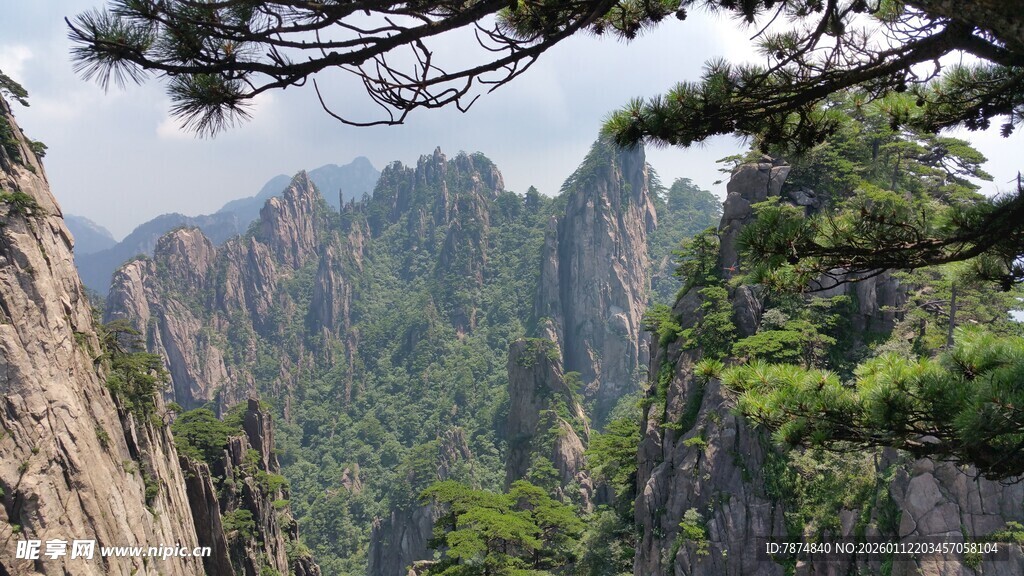 壮丽黄山奇峰景观