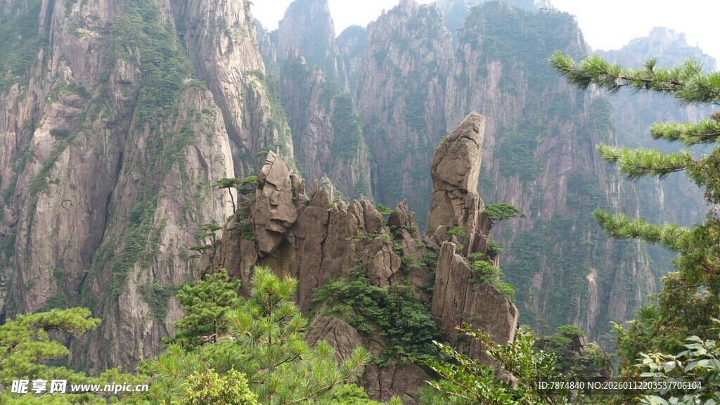 黄山奇峰上的独特景观
