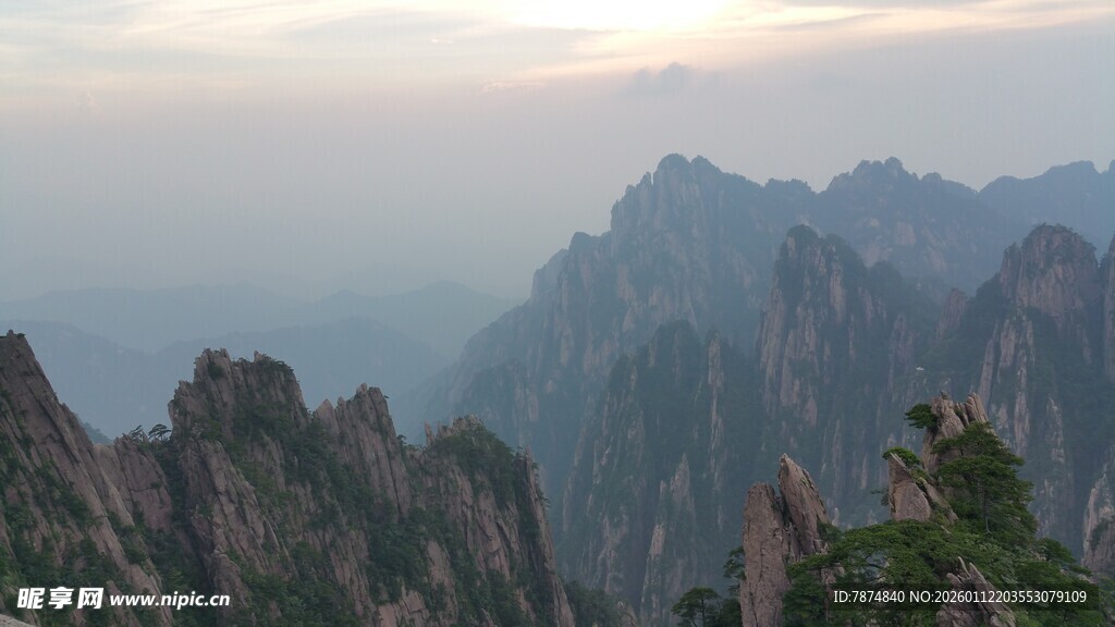壮丽黄山山峰景观