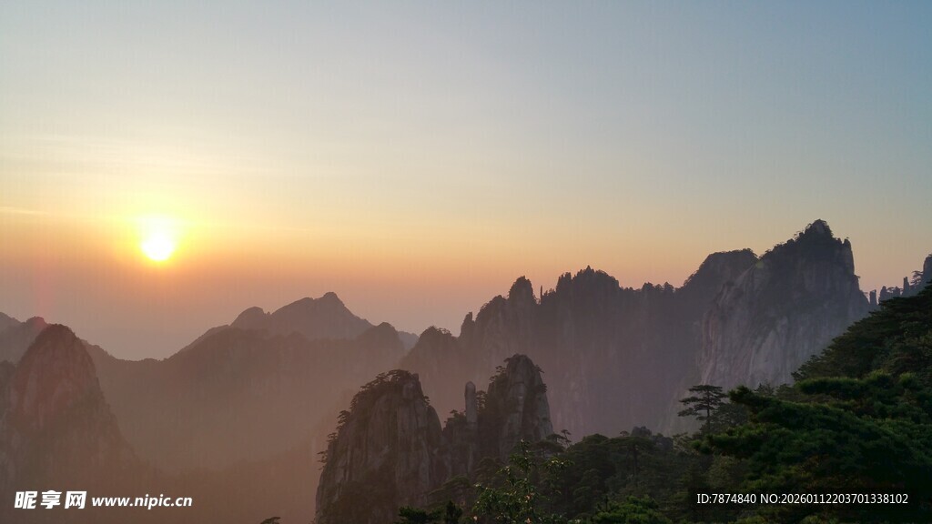 黄山日出壮丽山峦景观