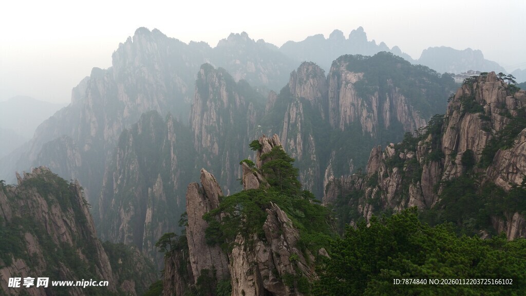 壮丽黄山奇峰云雾景观