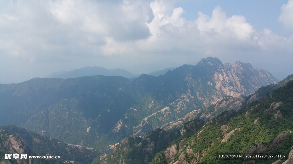 壮丽山景 云雾缭绕山峦