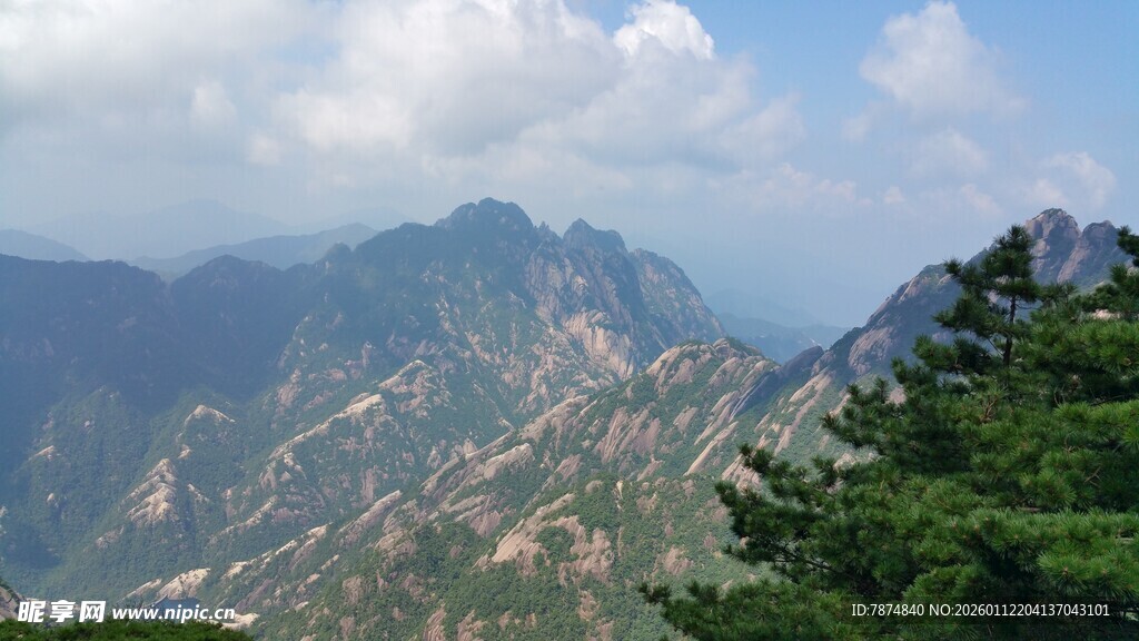 壮丽山景 绿意盎然