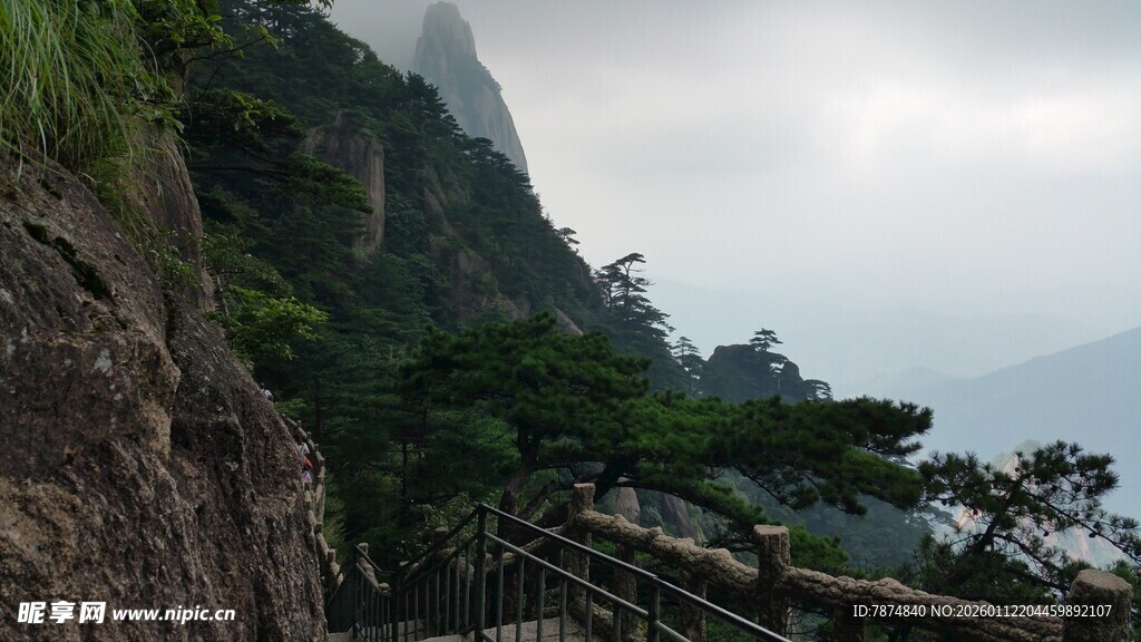 山间栈道 云雾缭绕之景