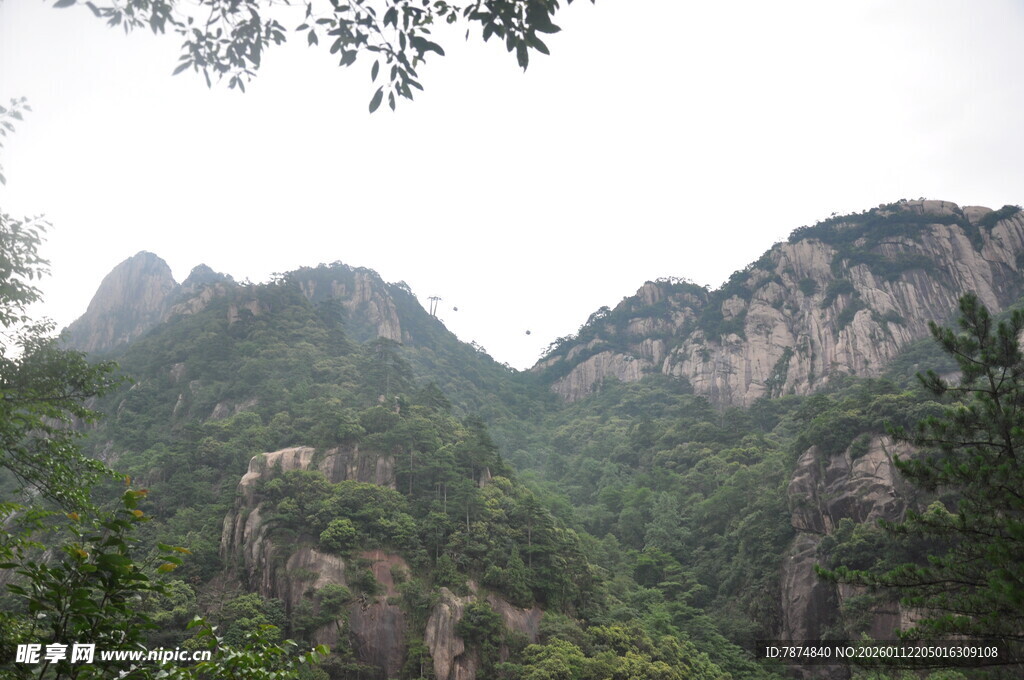 秀丽山峦 绿意盎然的景致