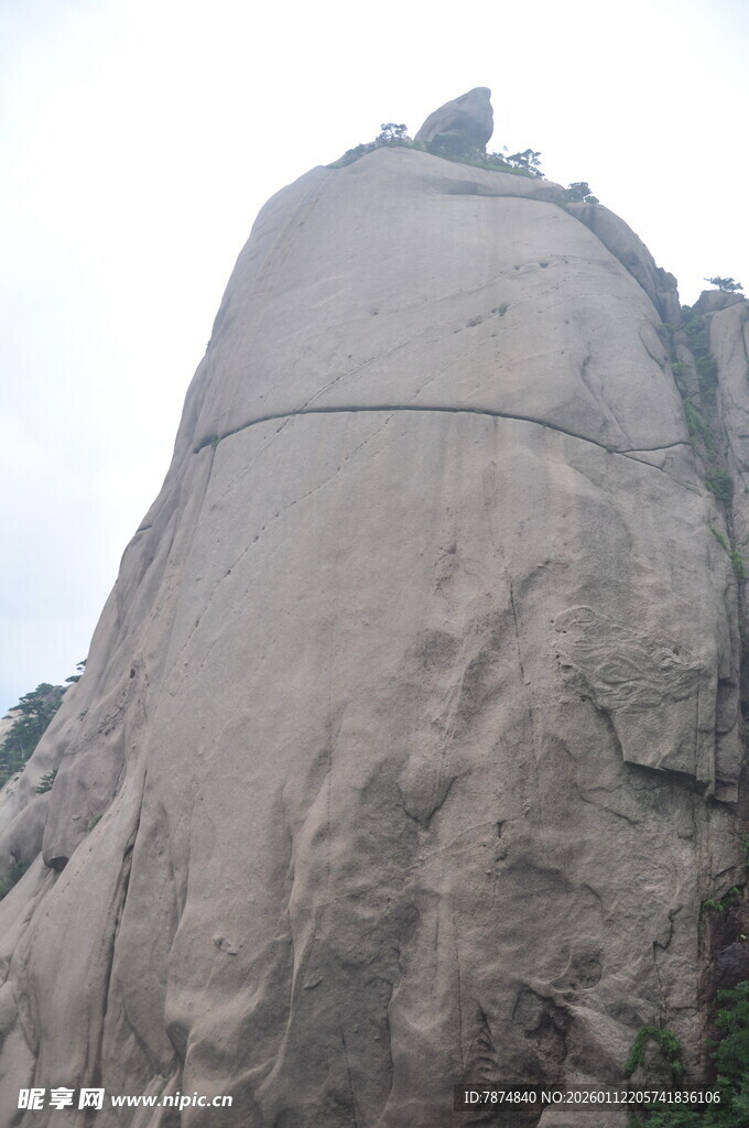 巨大石雕手掌景观