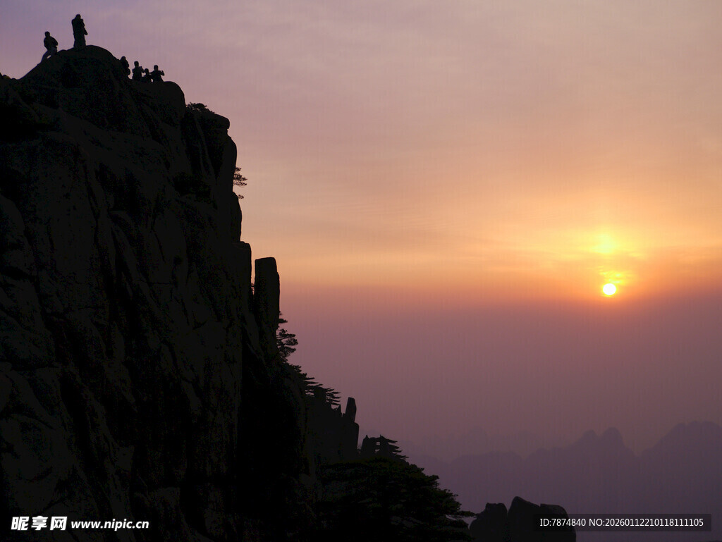 山顶观日落美景