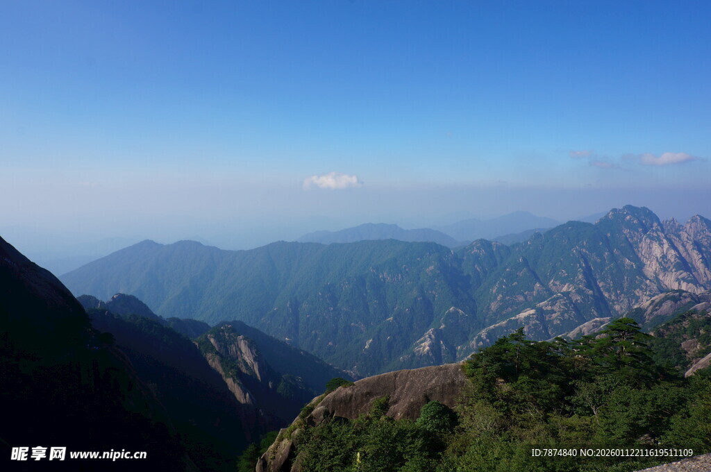壮丽山景 俯瞰连绵山峦