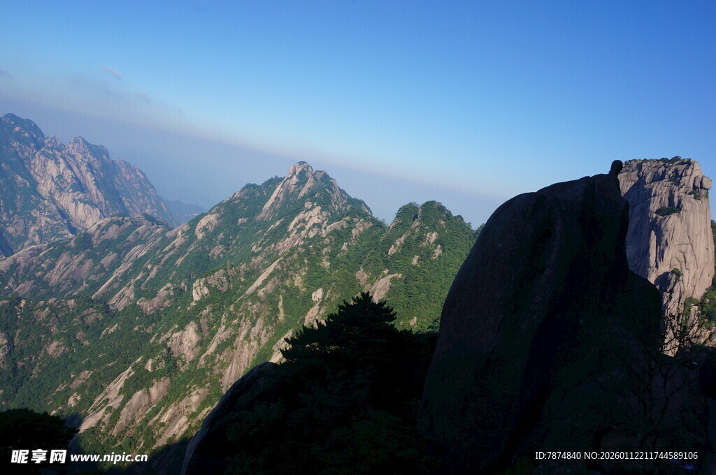 巍峨壮丽的高山景致