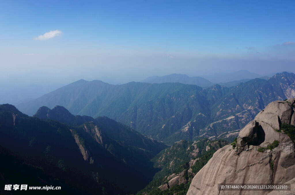 壮丽山景俯瞰连绵山脉