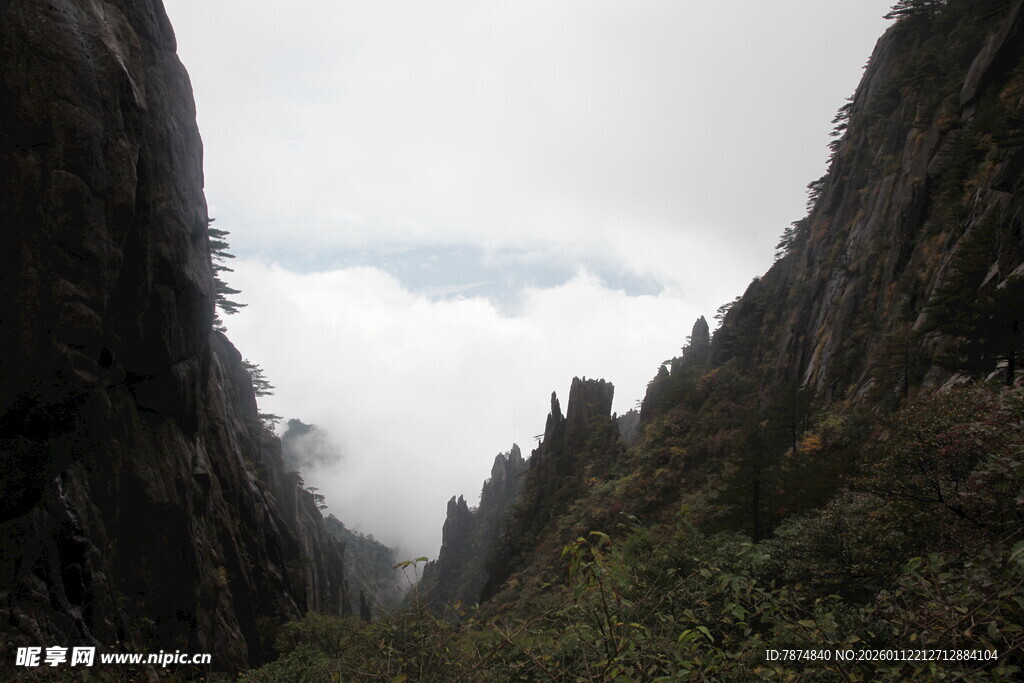 山间云海景观 壮美如画