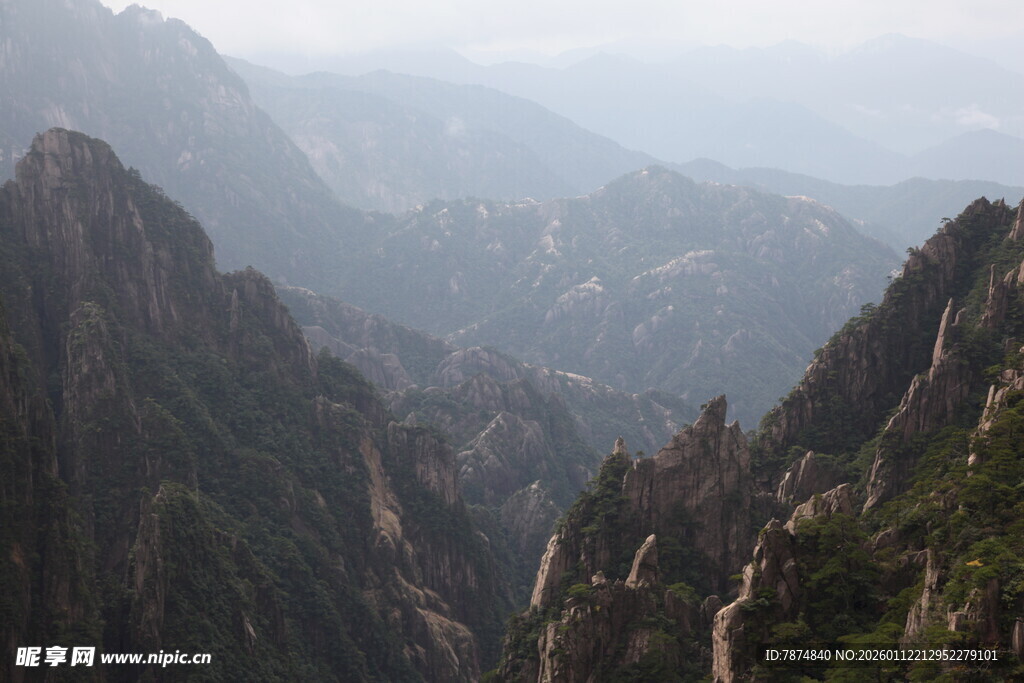 壮丽巍峨的高山景观