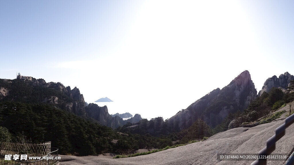 山间公路 壮美自然景观
