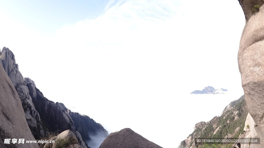 巍峨峻峭的壮丽山峰