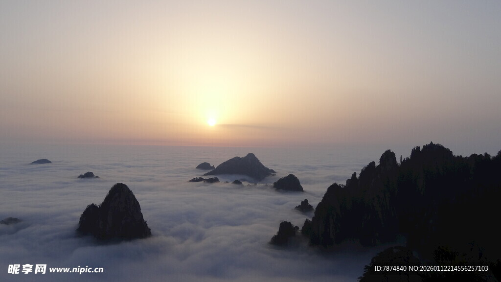 海上日出映奇峰