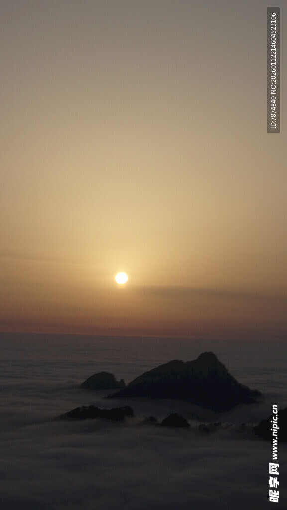 海上日出 礁石点缀美景