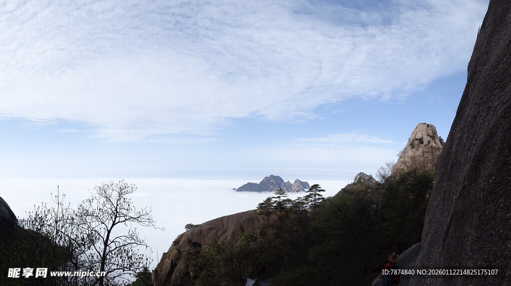 山间云海中的秀丽景致