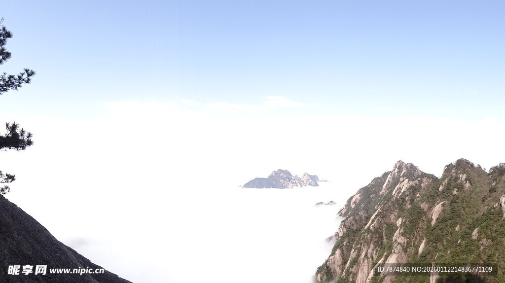 高山云海间的壮丽景致