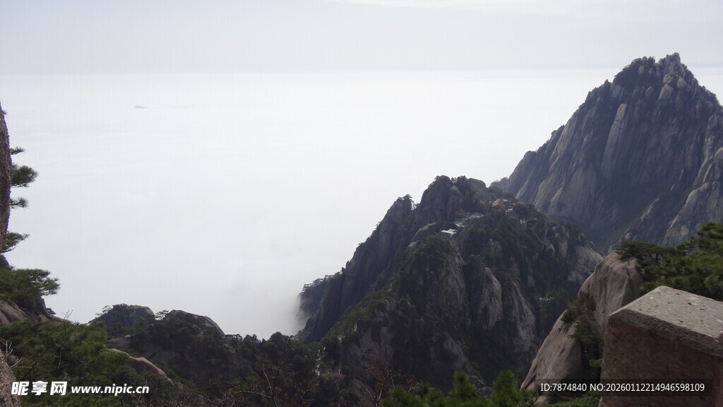 巍峨峻峭的壮丽山峰