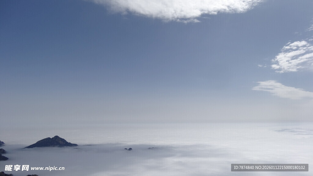 云海之上的山景奇观