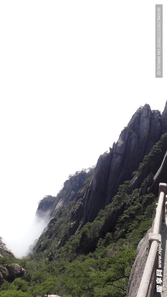 山间栈道 领略自然之美