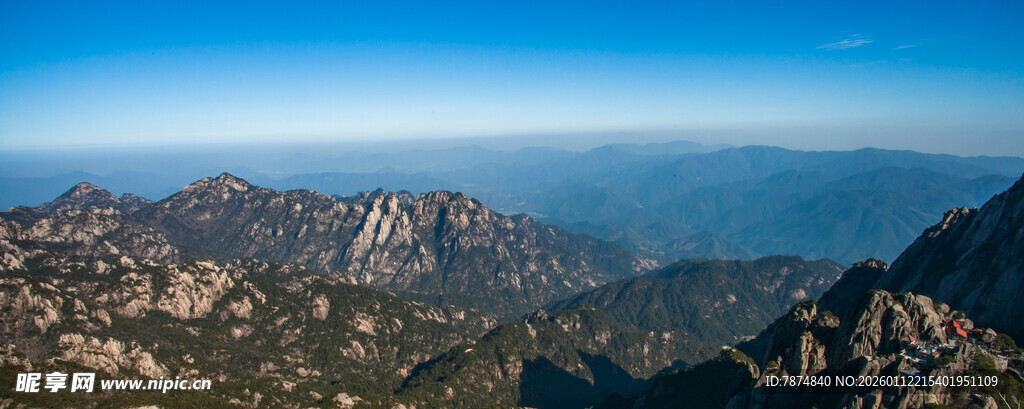 壮丽山景与广阔天际