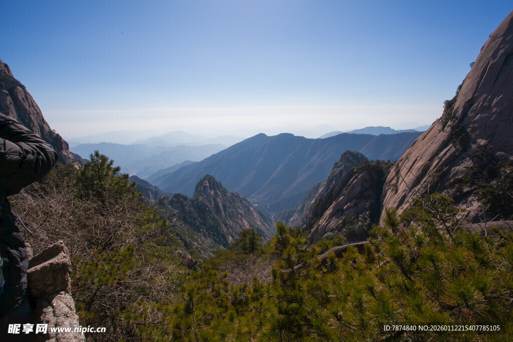 壮丽山景 远观峰峦叠嶂