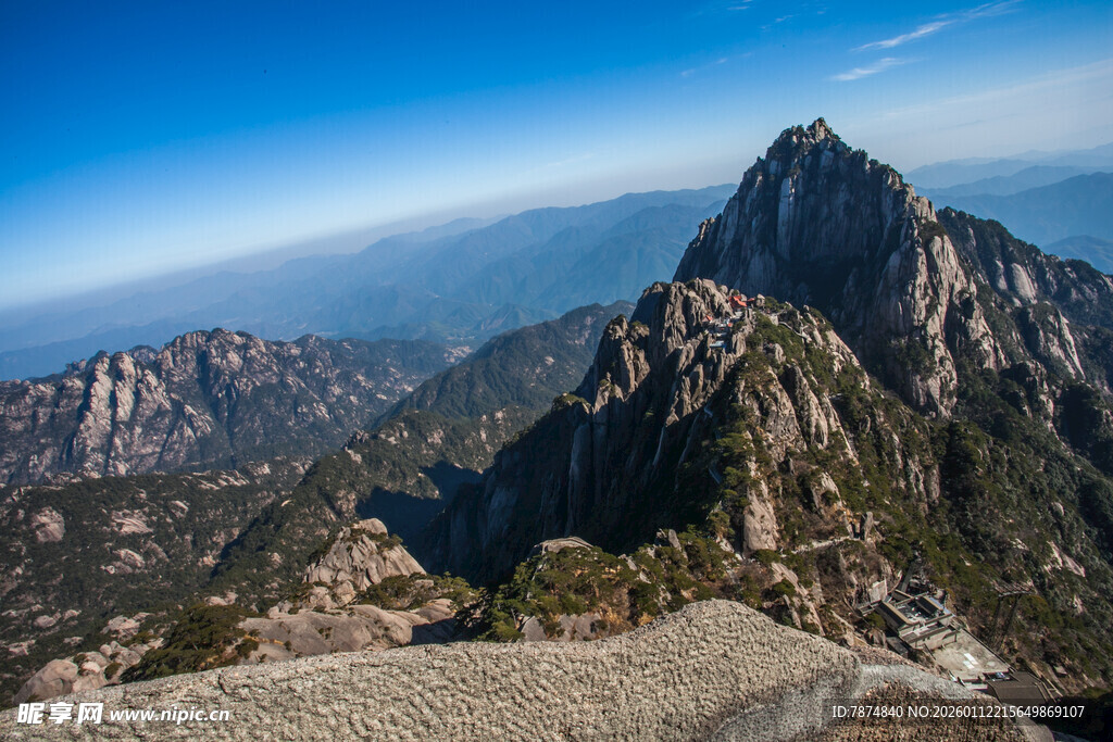 巍峨壮丽的高山景观