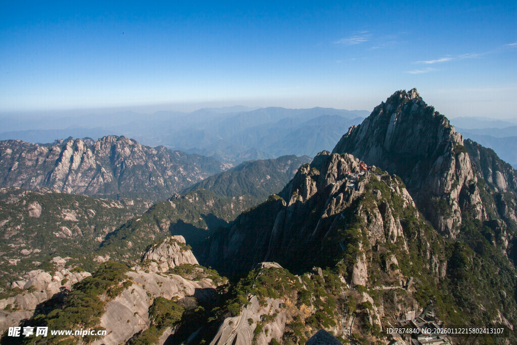 巍峨山峰壮丽景致