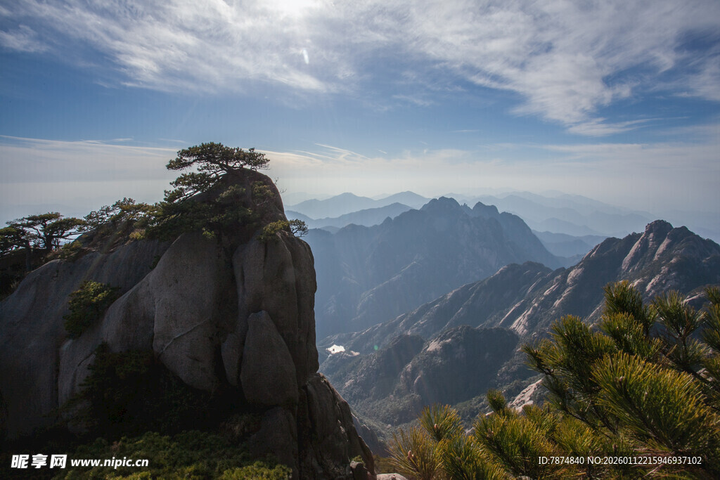 黄山奇峰云海壮丽风光