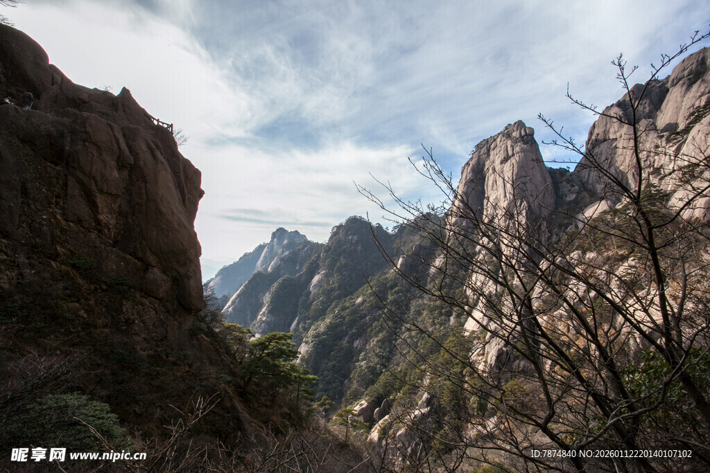 壮丽山景 峡谷间的巍峨奇峰