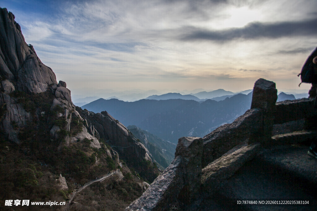 壮丽山景 一人独赏风光
