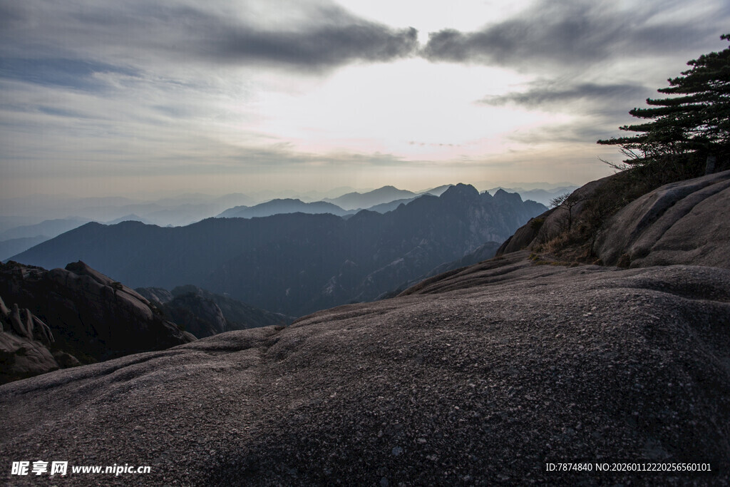 黄山壮美山景云海景观