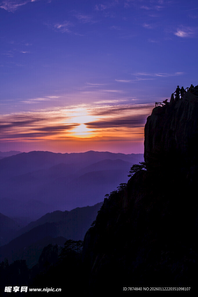 山顶观绝美日落景象