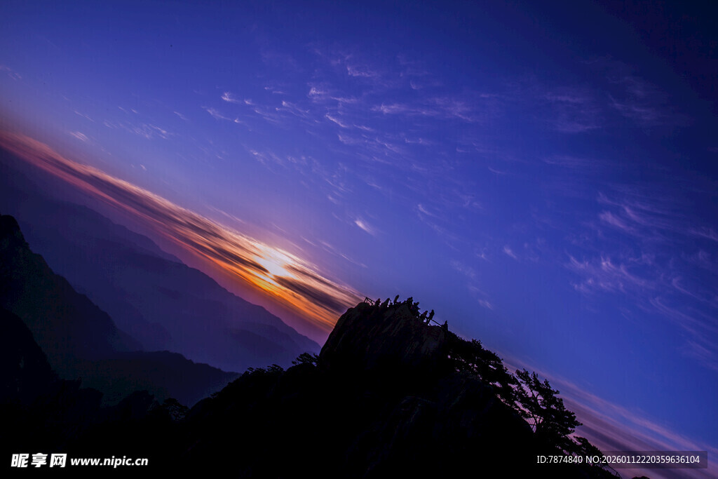 山间壮丽日出美景