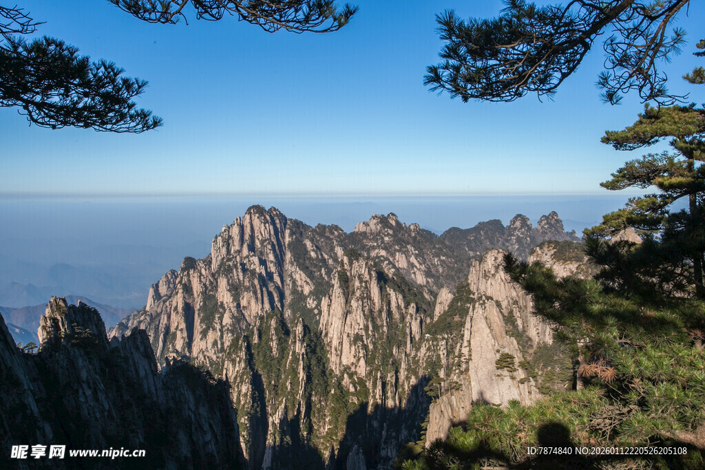 壮丽黄山景色 奇峰入云
