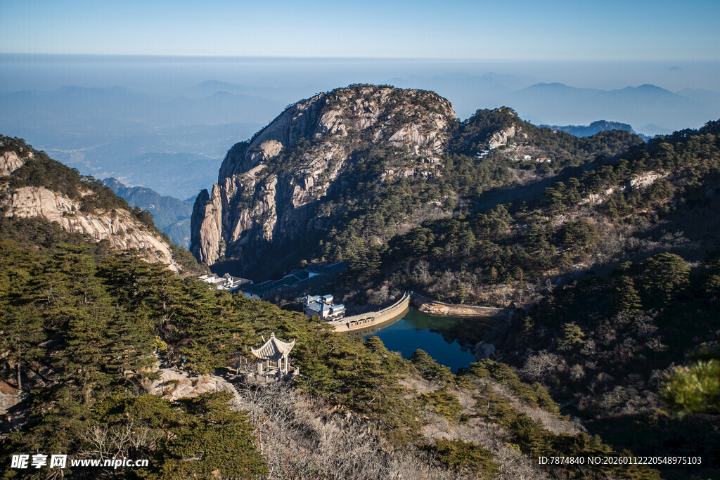 山海相依的秀丽自然景观