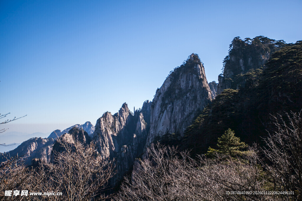 巍峨壮丽的高山景观
