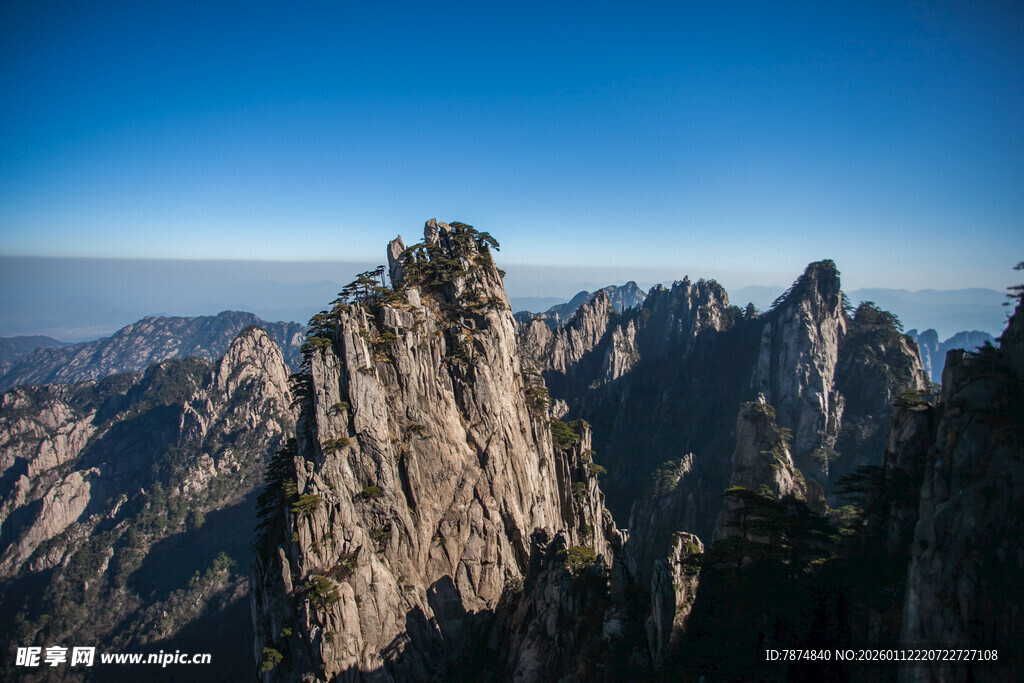 巍峨壮丽的高山景观