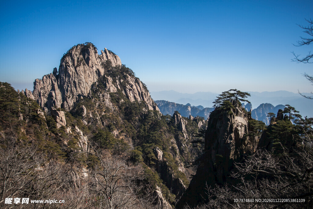 巍峨壮丽的高山景观