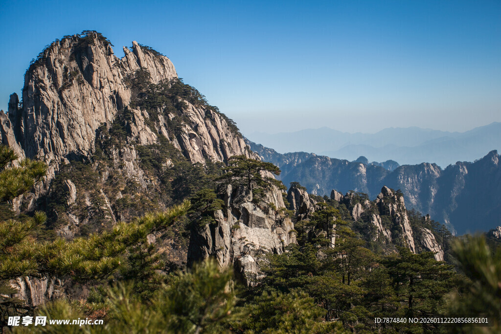 巍峨黄山奇峰景色壮丽