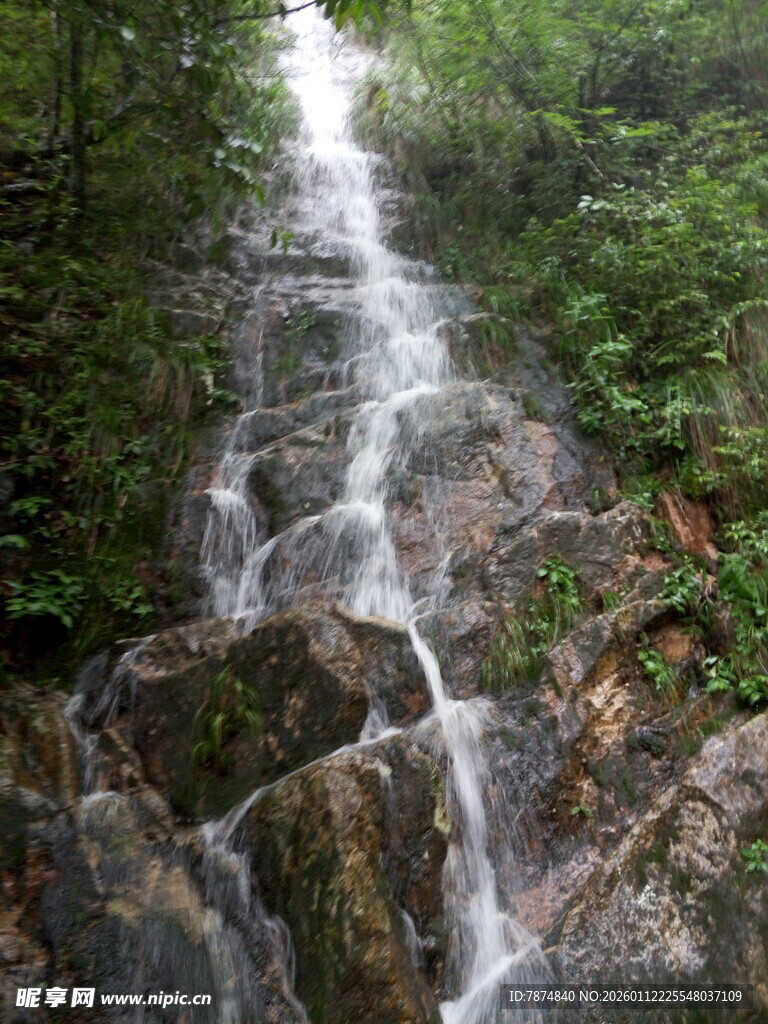 山间瀑布 自然清新之景